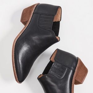 Madewell Sonia black leather Chelsea boots size 8.5